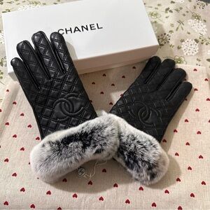 Chanel Fall/Winter Collection Quilted Fur Gloves
